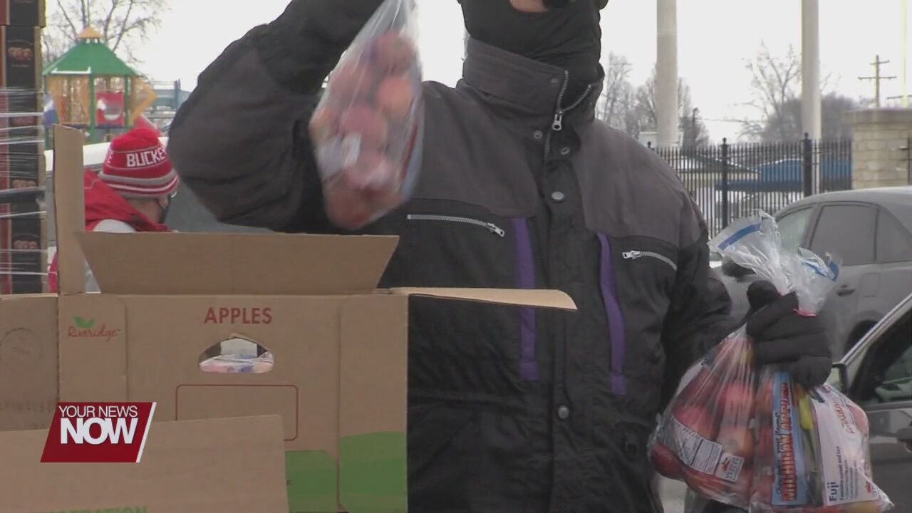 Mike Gallmeier Foundation and WOFB host frigid food distribution